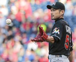 Ichiro makes 1st MLB pitching appearance