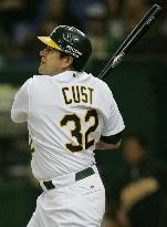 A's trounce Hanshin 10-2, Jack Cust belts 2-run homer