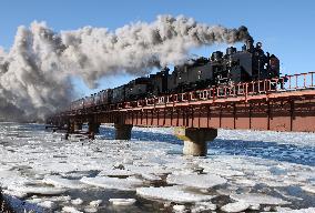 Kushiro's winter attraction: SL train trip on Kushiro wetland