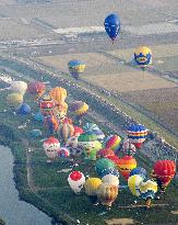 Hot-air balloon festival begins in Saga