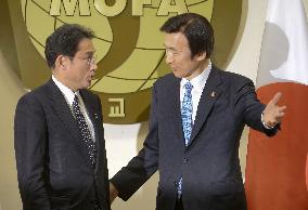 Japan, S. Korea agree on "final, irreversible" comfort women solution