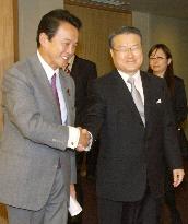 Japan, S. Korea seek stable bilateral ties