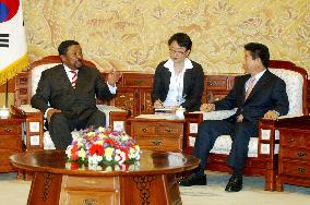 (2)President Roh meets with Gabonese foreign minister