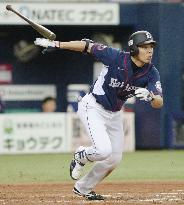 Akiyama ties NPB hit record