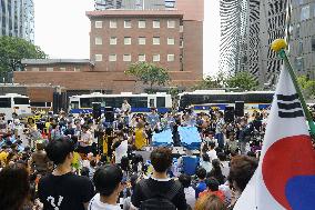 S. Koreans rally in front of vacant Japanese Embassy