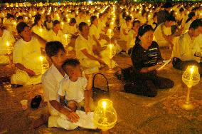 10,000 candles lit for tsunami victims