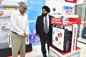 Exec of Hitachi's Indian unit pitches air purifier