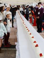 World's longest cake roll made in Japan