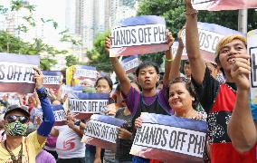 Groups blast "intrusive China" on Philippine Independence Day