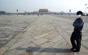 Beijing's Tiananmen Square deserted due to SARS fears