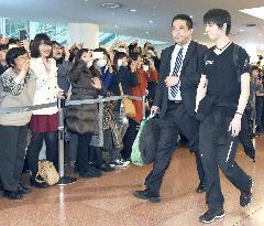 Hero's welcome for record-breaking Hanyu