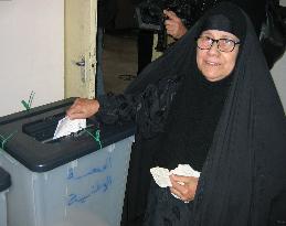 (1)Iraqi election turnout at least 72% amid attacks