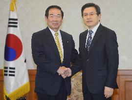 Japanese representative holds talks with S. Korean prime minister