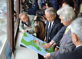 Ex-Prime Ministers Koizumi, Hosokawa visit Hakodate