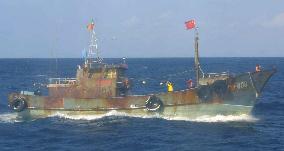 Chinese activists enter Japanese waters near Senkaku Islands