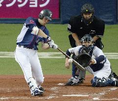 Akiyama records 211th hit, exceeding Ichiro