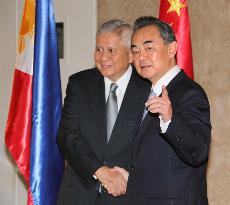 Chinese, Philippine foreign chiefs meet in Manila