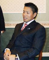 Iwamura draws bids from Major League clubs