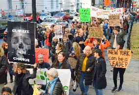 New Yorkers demonstrate ahead of U.N. climate summit in Paris