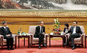 Chinese Premier Li meets with ADB chief Nakao