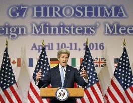 Kerry attends press conference in Hiroshima