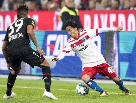 Soccer: Ito makes top flight debut but Hamburg suffer away defeat