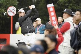 Golf: Matsuyama stays 3 shots clear in Shanghai