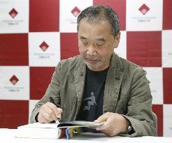 Haruki Murakami meets press