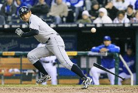 Mariners' Ichiro 2-for-5, 2 stolen bases against Royals