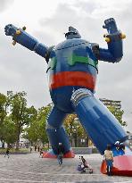 Repainted "Tetsujin 28-go" statue unveiled