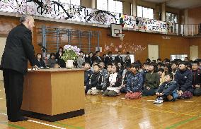 Quake-hit Kumamoto pupils start school year at temporary campus