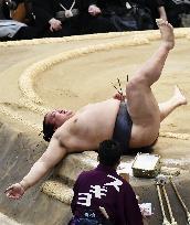 Sumo: Kisenosato's 4th consecutive loss