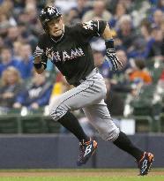 Ichiro Suzuki gets 500th stolen base in majors