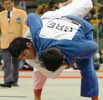 Izumi wins 90-kg title at world judo championships