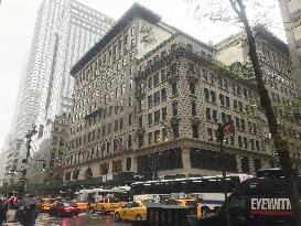 Amazon to open N.Y. office in ex-department store bldg.