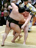 Asashoryu, Hakuho get 2nd wins at spring tourney