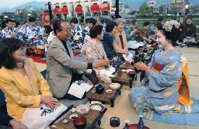 Tourist season begins in Kyoto