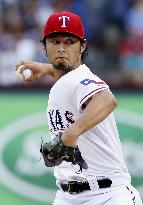 Darvish gets 10th win as Rangers beat Yankees