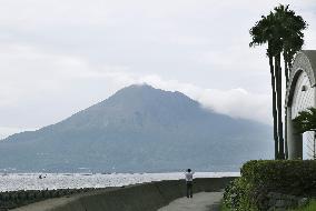 Alert level remains high for Sakurajima