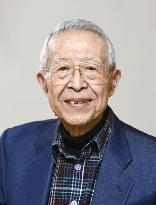 Japanese playwright, critic Yamazaki dies at 86