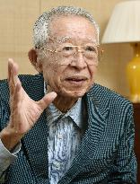 Japanese playwright, critic Yamazaki dies at 86