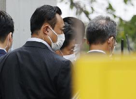 Japan PM Abe revisits hospital