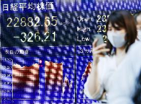 Tokyo stocks fall sharply on Abe's resignation