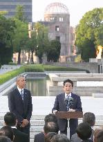 Abe, Obama in Hiroshima in 2016