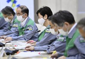 Tokyo lowers coronavirus alert level