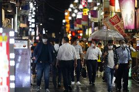 Nightlife establishments operate even after 10 p.m. in Tokyo