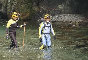 Search for missing girl in Japan