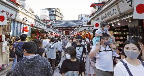 People return to tourist sites in Tokyo