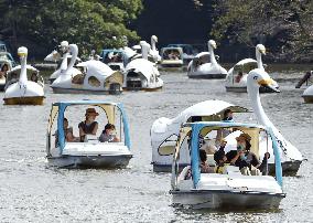 Outing on last day of Japan's 4-day weekend