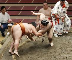 Sumo: Mitakeumi beaten by Takayasu